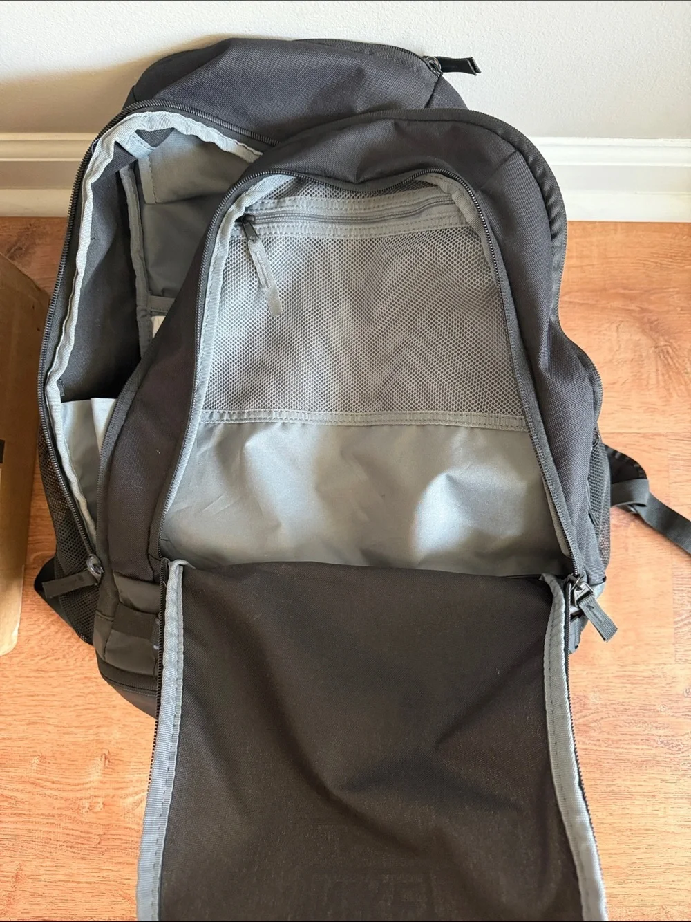 Nike Vapor Select Baseball Softball Backpack with 2 Bat Holders